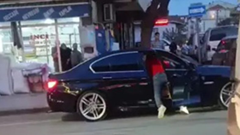 Bıçaklı dehşet kamerada: Eski eşiyle ilişkisi olan arkadaşını öldürdü