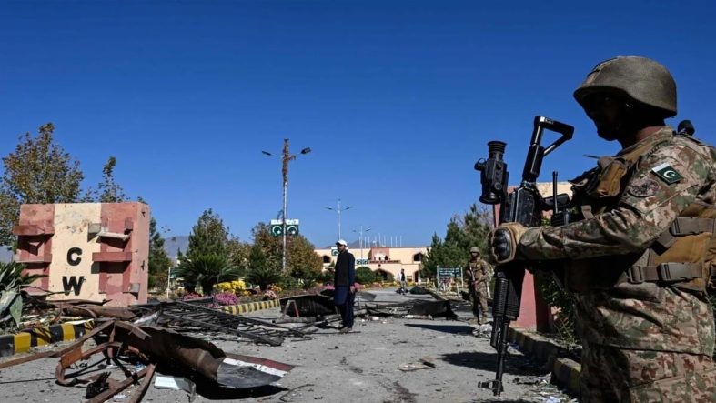 O ülkede asker yönetime el koydu! Çatışmalar Cumhurbaşkanlığı çevresine kadar yaklaştı