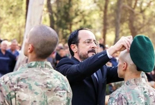 Rum komandolardan hadsiz provokasyon: "Magosa’ya Döneceğiz” sloganları! Yeşil berelerini Hristodulidis taktı