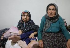 Ömrünü engelli kızı için adadı: Nazmiye Anne’nin yürek burkan mücadelesi