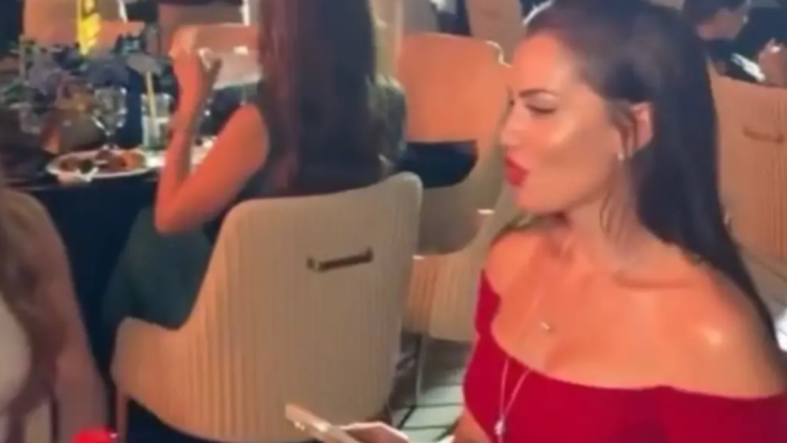 Fahriye Evcen, Burak Özçivit'i gösterip: Bu benim kocam