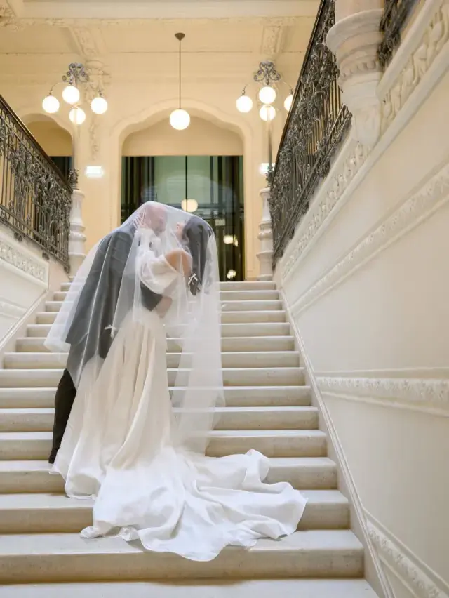 Ünlü oyuncu Budapeşte'de dünya evine girdi