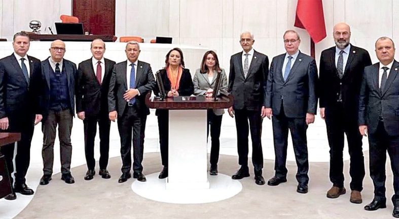 Umut varsa nöbete devam