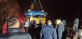 Çaya düşen araçtaki baba ve oğlu hayatını kaybetti