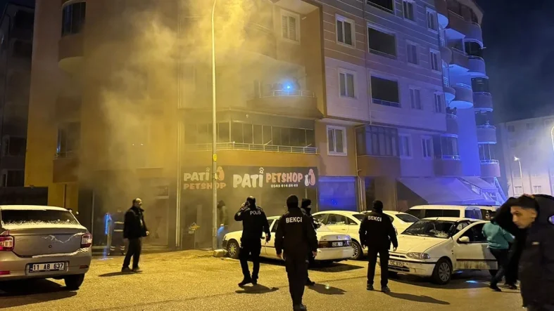 Bilecik’te bina yangınında 5 kişi dumandan etkilendi, evcil hayvanlar kurtarıldı