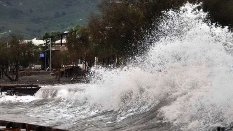 Bodrum'u şiddetli lodos vurdu!