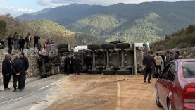 Freni boşalan TIR dehşet saçtı: Ölü ve yaralılar var