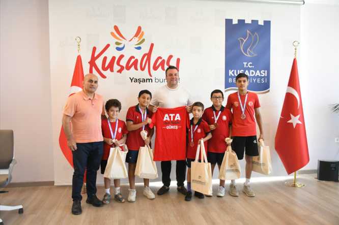ŞAMPİYON GÜREŞÇİLERDEN BAŞKAN VEKİLİ TAHSİN DEMİRTAŞ’A ZİYARET (2)