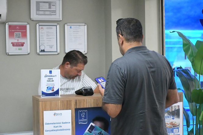 KUŞADASI'NDA DAYANIŞMANIN SOFRASI KENT LOKANTASI HER GÜN YÜZLERCE KİŞİYİ AĞIRLIYOR (2)
